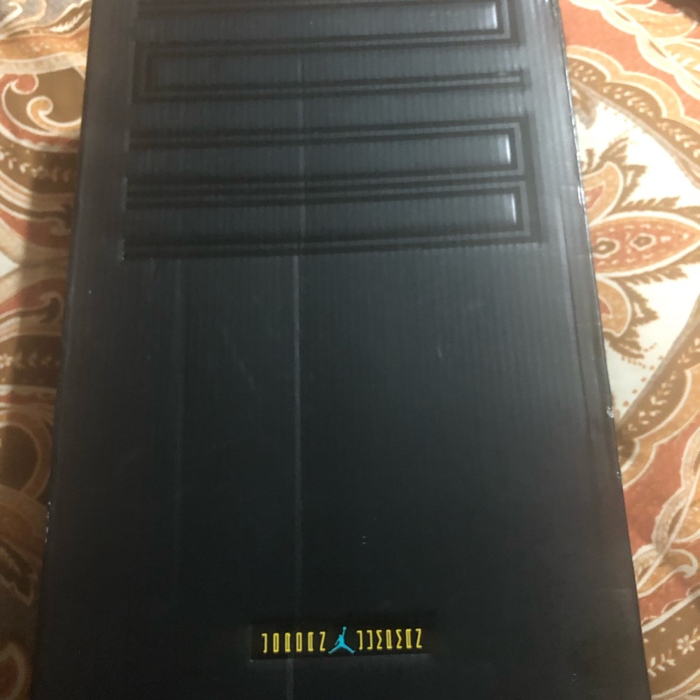 Jordan retro 11 size 11 Gamma blues 💯% Authentic.